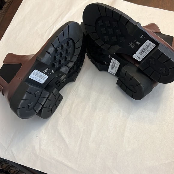 COACH Lyden Leather Chelsea Booties. - Picture 11 of 11